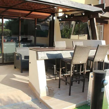 Rez De Jardin Ou 4e Avec Ascenseur- Velo - Piscine -wifi-dans Le Village Naturiste-holidaysochic Apartmán Agde